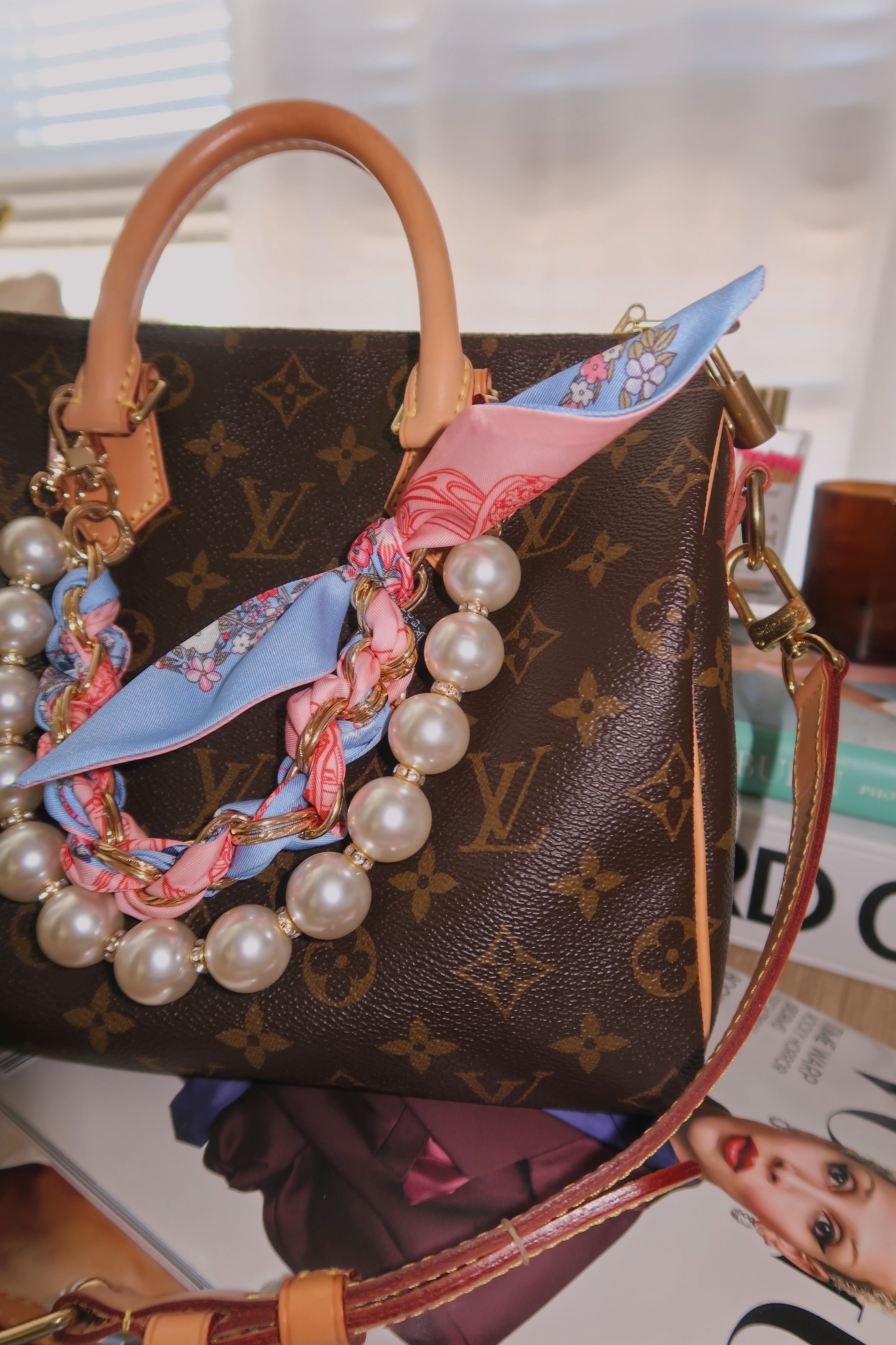 Pinky girl purse chain/phone charm